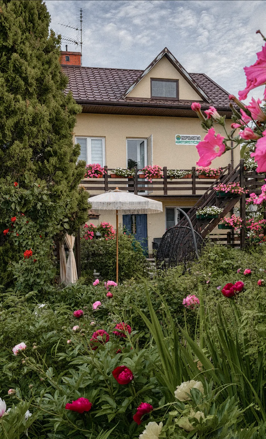 Gospodarstwo Kordylówki wśród róż i zieleni — agroturystyka nad Nidą, Ponidzie